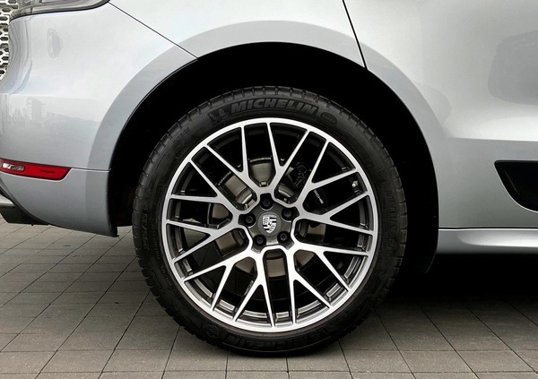 Porsche Macan cena 229000 przebieg: 95907, rok produkcji 2019 z Bytów małe 781